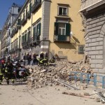 Le macerie del palazzo pochi minuti dopo il crollo