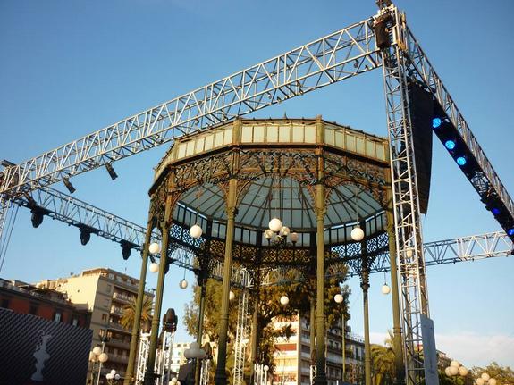 LA CASA DI VETRO OPACO LA CASA DI VETRO OPACO
