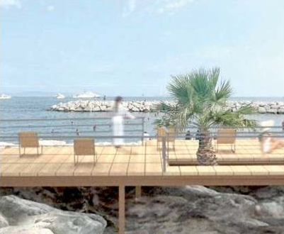 Le pedane di legno sul mare di Via Caracciolo